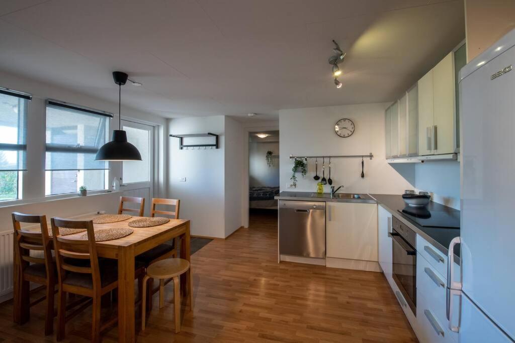 Lovely One Bedroom Apartment In Hafnarfjörður Bagian luar foto